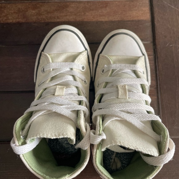 Converse Cream High-Tops with Floral and Bee Design - Picture 3 of 7